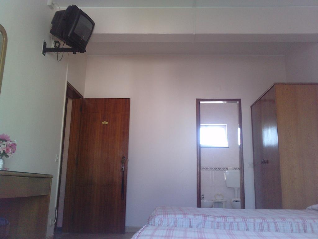 Residencial Nosso Paraiso Panzió Quarteira Szoba fotó